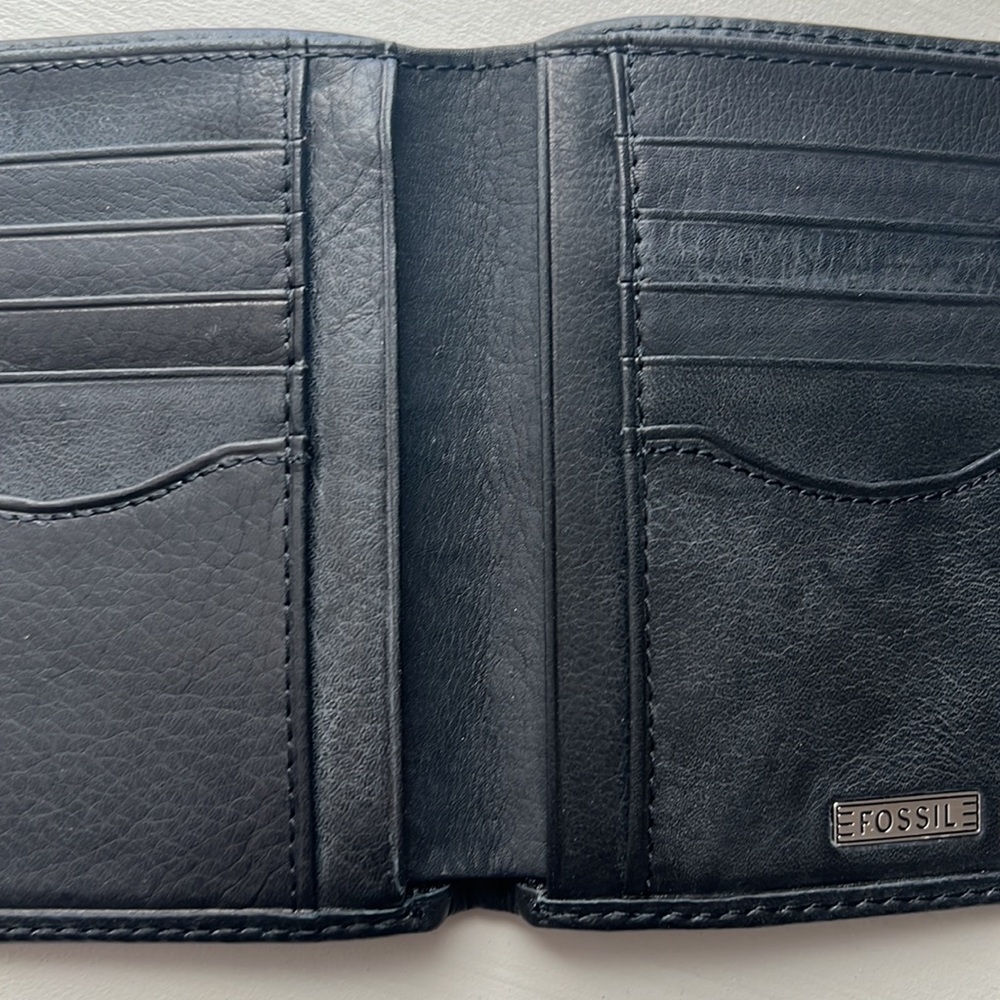 Men’s Fossil Leather Wallet - Picture 7 of 10